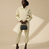 Opvallende korte jas in zacht gele kleur