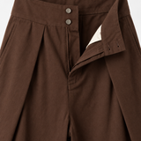 Bruine barrel broek – achteraanzicht