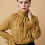Okerkleurige Damesblouse met Strik en Lange Mouwen