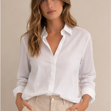 Camisa branca ou azul de mangas compridas