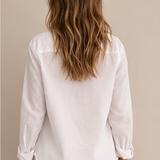 Camisa branca ou azul de mangas compridas